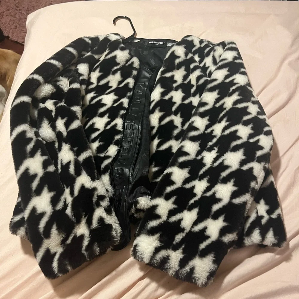 Zara Black and White Teddy Jacket Houndstooth Pattern - Picture 1 of 3